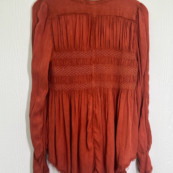 Free People - Blue Bird Boho Lightweight Button Down  Raw Edge blouse Size S - Picture 11 of 12